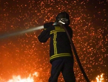 Το 6 μηνών βρέφος που έχασε τη ζωή του στο Μάτι ήταν παιδί πυροσβέστη που επιχειρούσε στην περιοχή (βίντεο)